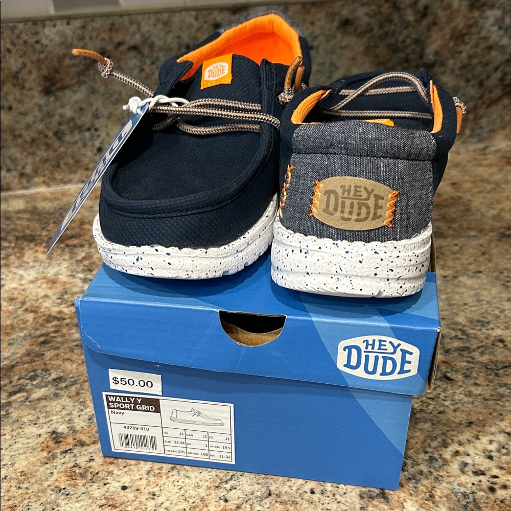 New in Box Hey Dude Wally Sport Grid Navy Sneakers Splatter sole J1 Youth